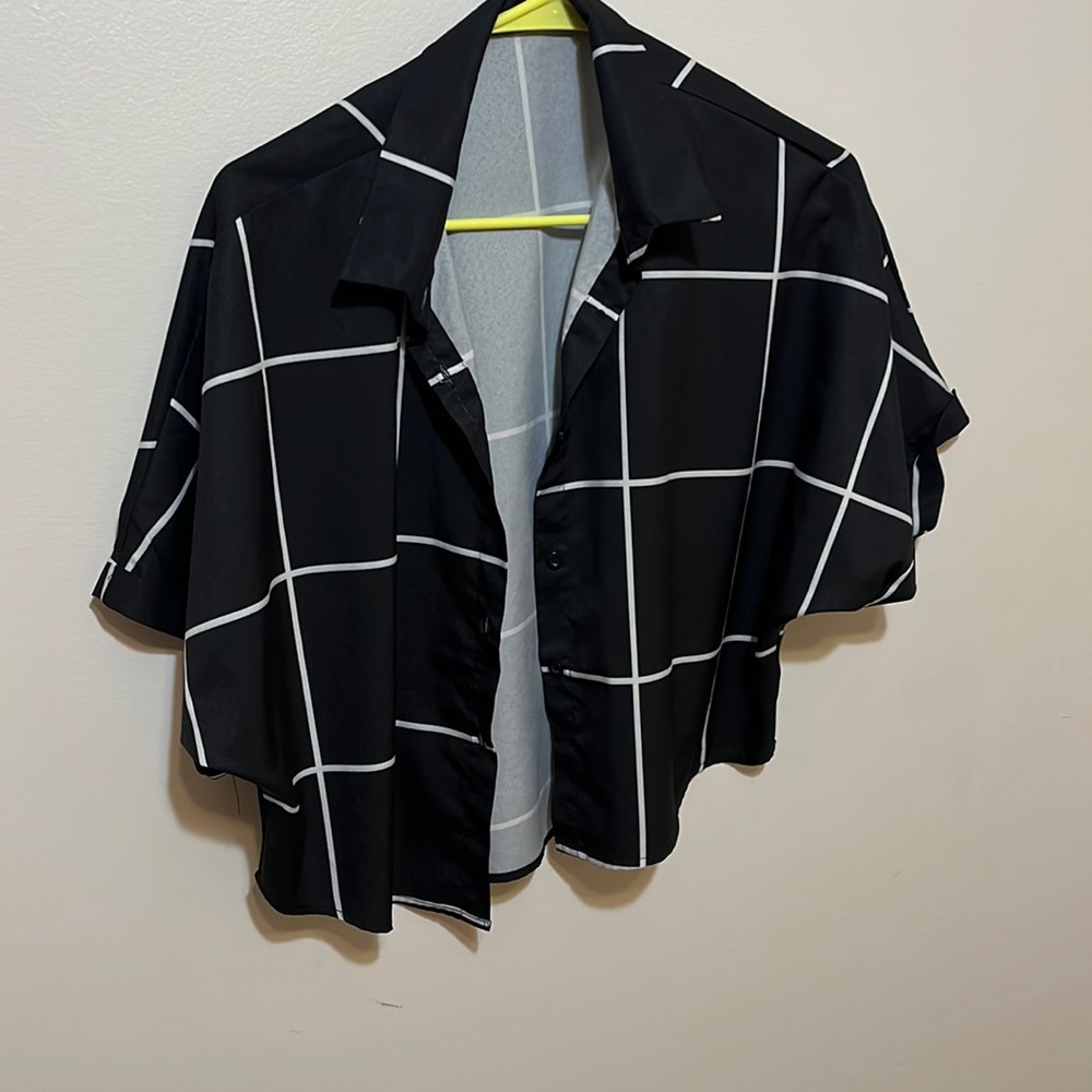 Cropped button up, like new, size medium